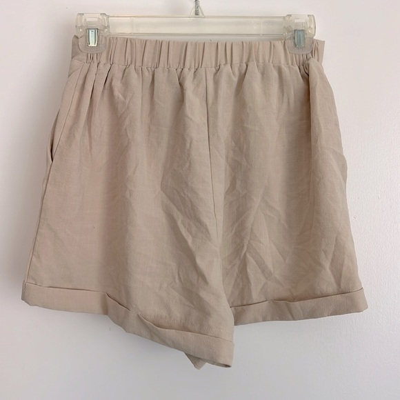 *Like New* Princess Polly High Waist Cream Shorts Sz 4 - Picture 2 of 7